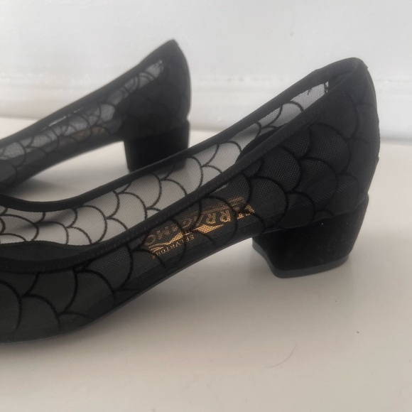 Ferragamo vara mesh bow pump size 7 1/2 nwt - Picture 3 of 16